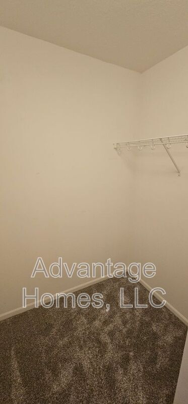 Building Photo - 809 Midjay Dr