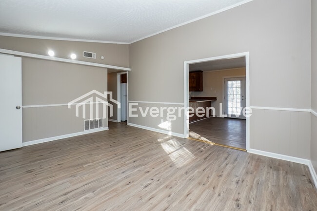 Building Photo - 544 Bellevue St