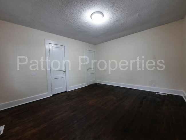 Building Photo - College Place Home