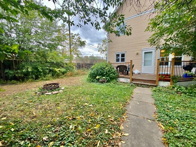 Building Photo - Gorgeous BIG 5BD/3BA House near the U of M...