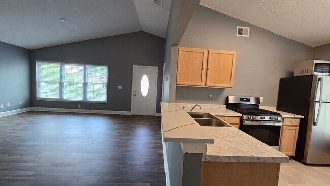 Building Photo - One Story Home in Royal Ridge, Davenport