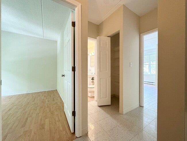 Building Photo - 48 Ellingwood St