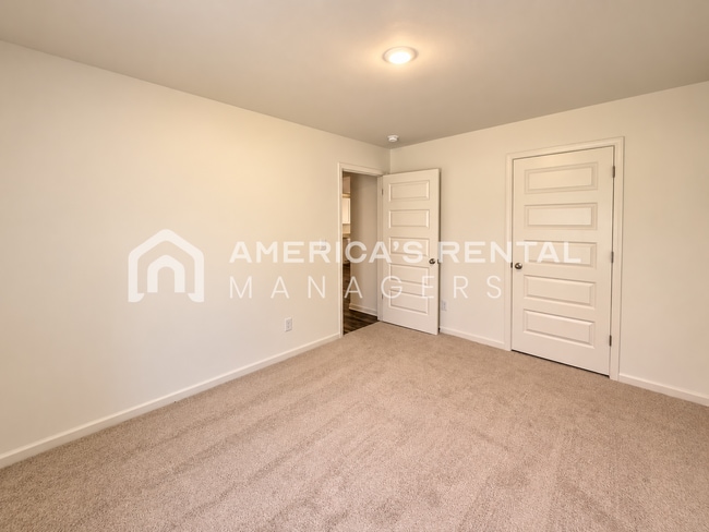 Building Photo - 309 Oakmont Cir