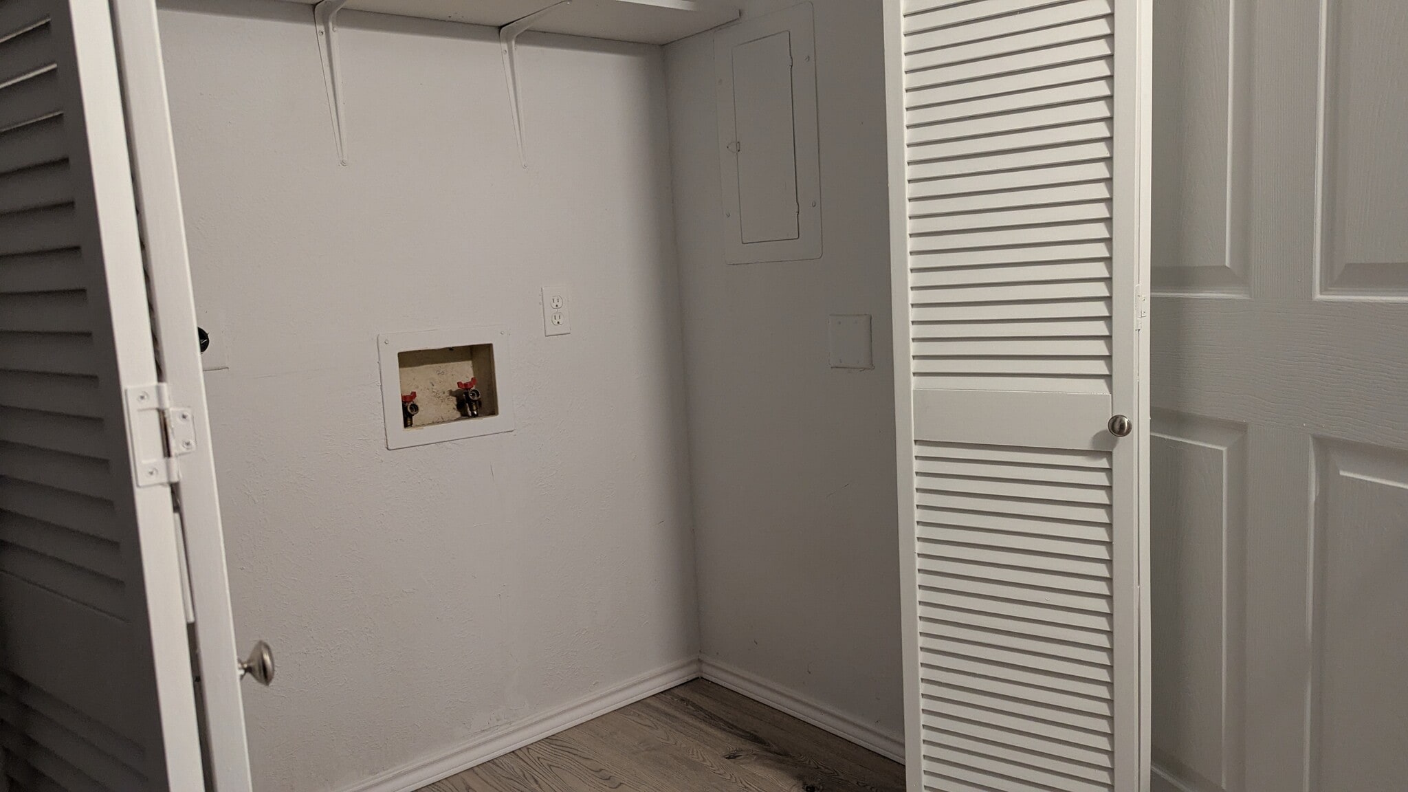 Laundry Room - 5200 Martel Ave