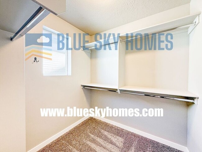 Building Photo - 4112 E Blueberry St