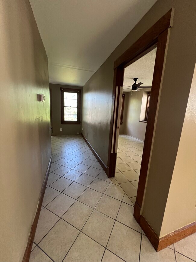 Building Photo - 20 E 15th Ave