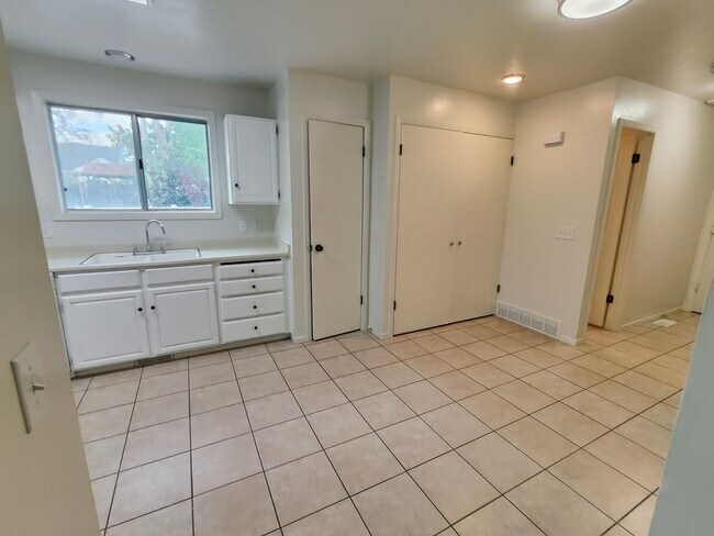 Building Photo - 51-53 W 1100 S