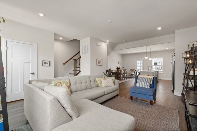 Building Photo - Luxurious three-story townhome with owner's suite and high-end finishes