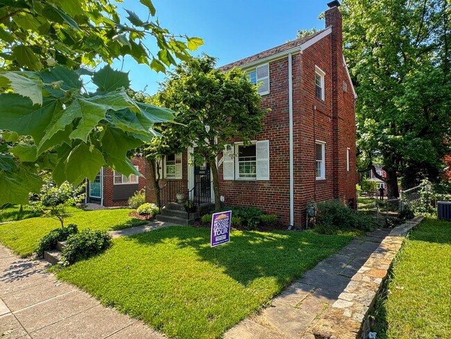 Primary Photo - 1627 Webster St NE