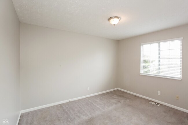 Building Photo - 607 Woods Crossing Dr