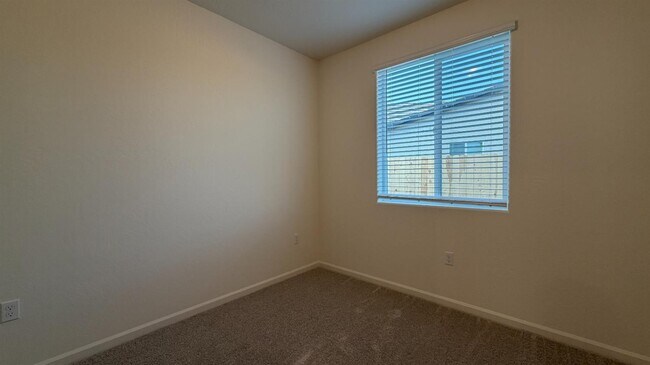 Building Photo - 2173 N Renn Ave