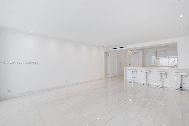 Building Photo - 2200 S Ocean Ln