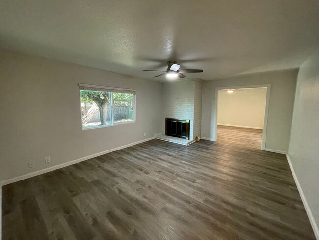 Building Photo - Recently updated 3 bedroom single story!