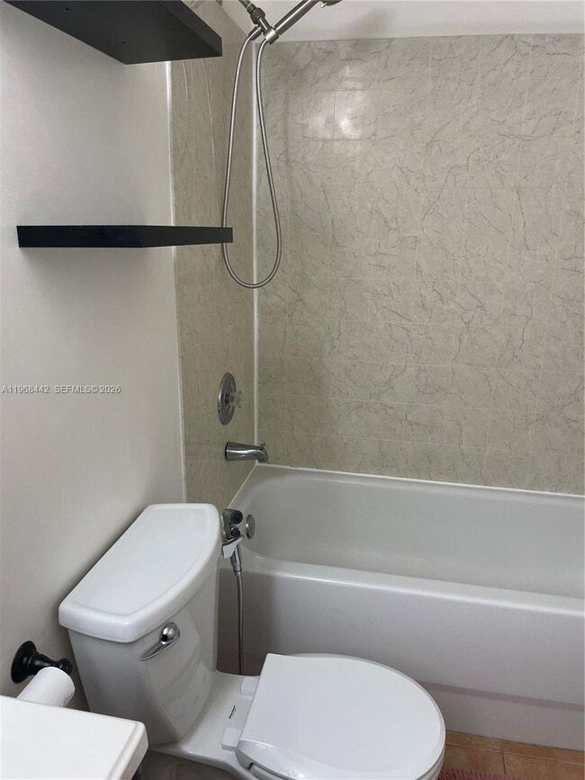 Building Photo - 570 S Park Rd