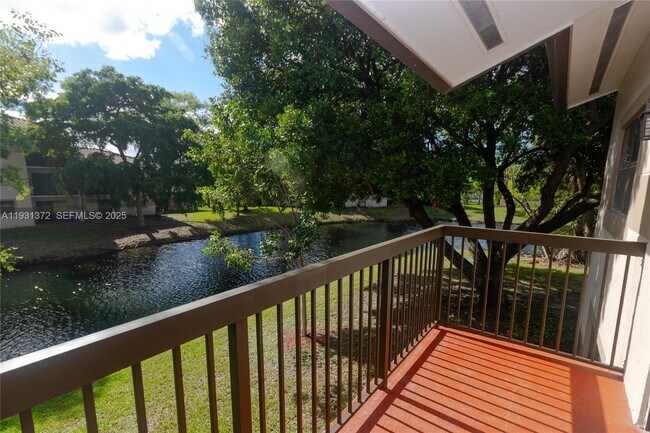 Building Photo - 9962 Nob Hill Pl