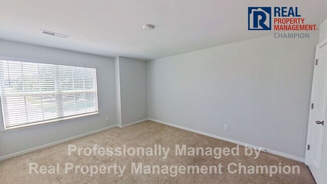 Building Photo - Spacious Home w/Open Living, Fireplace, Fenced Yard & Solar Panels