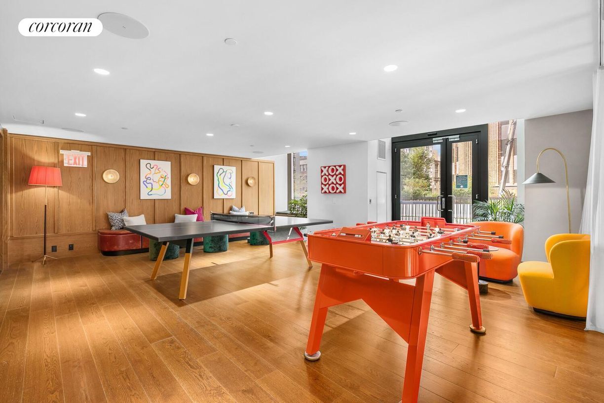 Building Photo - 11 Hoyt St