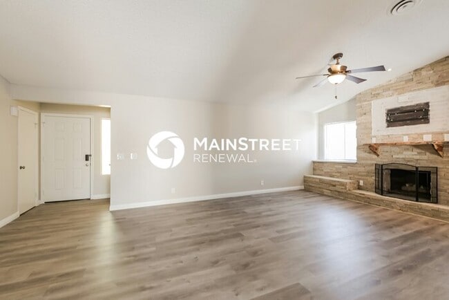 Building Photo - 4 Bedroom Pet-Friendly Home in LAS VEGAS, NV with Main Street Renewal