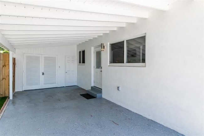 Building Photo - 1606 NE 15th Ave
