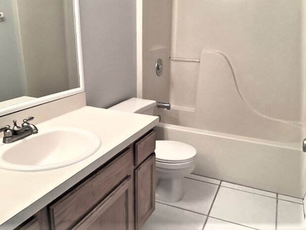 Building Photo - 805 Topaz Dr