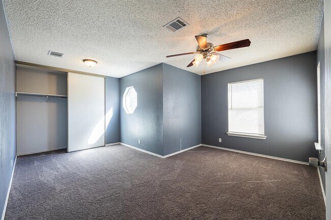 Building Photo - 1240 Dexford Dr