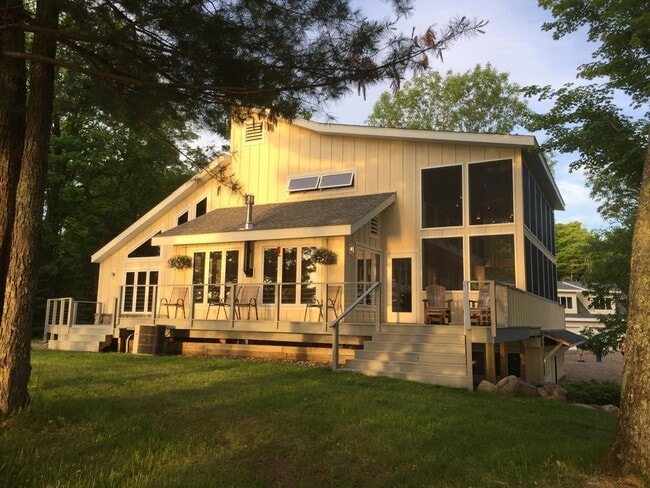 Building Photo - 6697 Carola Dr