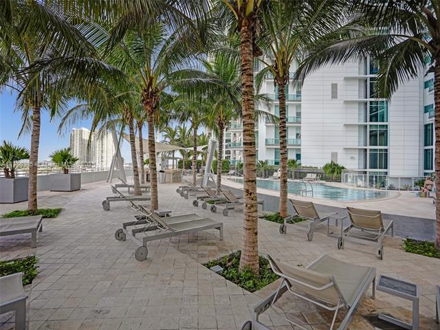Building Photo - 900 Biscayne