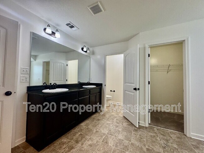 Building Photo - 5037 Lexington Ln