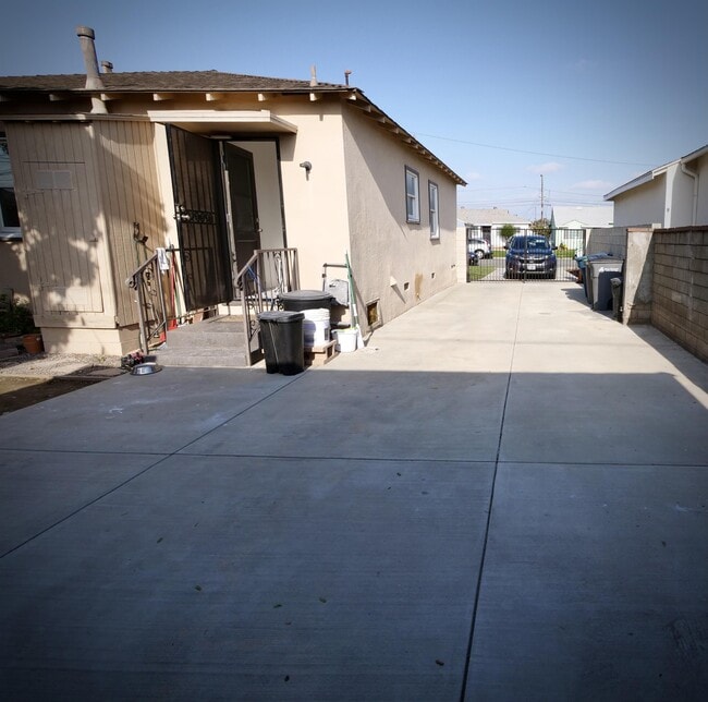 Building Photo - 15425 Parron Ave