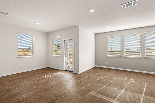 Building Photo - 111 Evergreen Sumac Lp