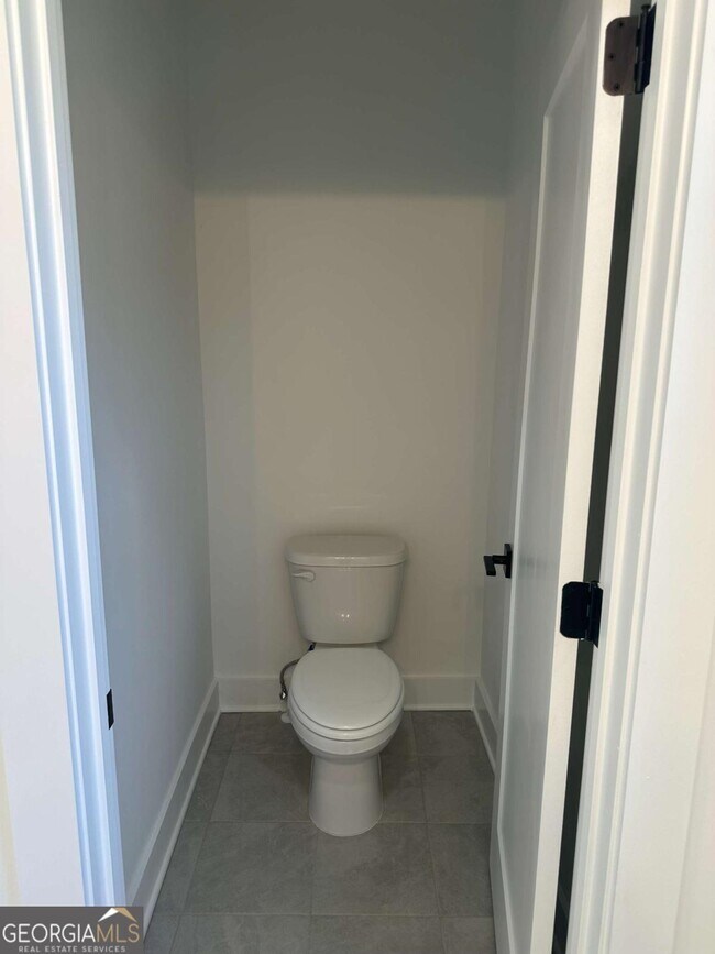 Building Photo - 1239 Plaza Ave SW