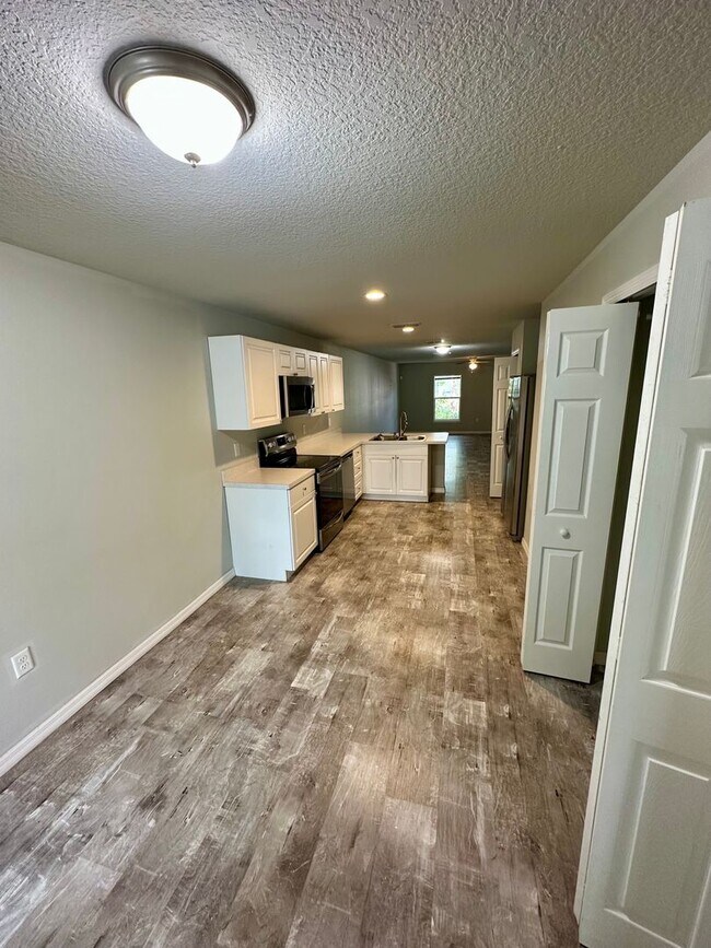 Building Photo - 2027-2029 Guava Dr