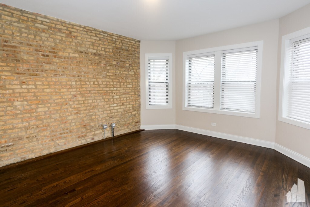 Building Photo - 2229 N Sawyer Ave