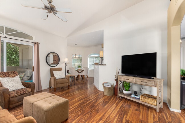 solid floors throughout - 5335 E Shea Blvd