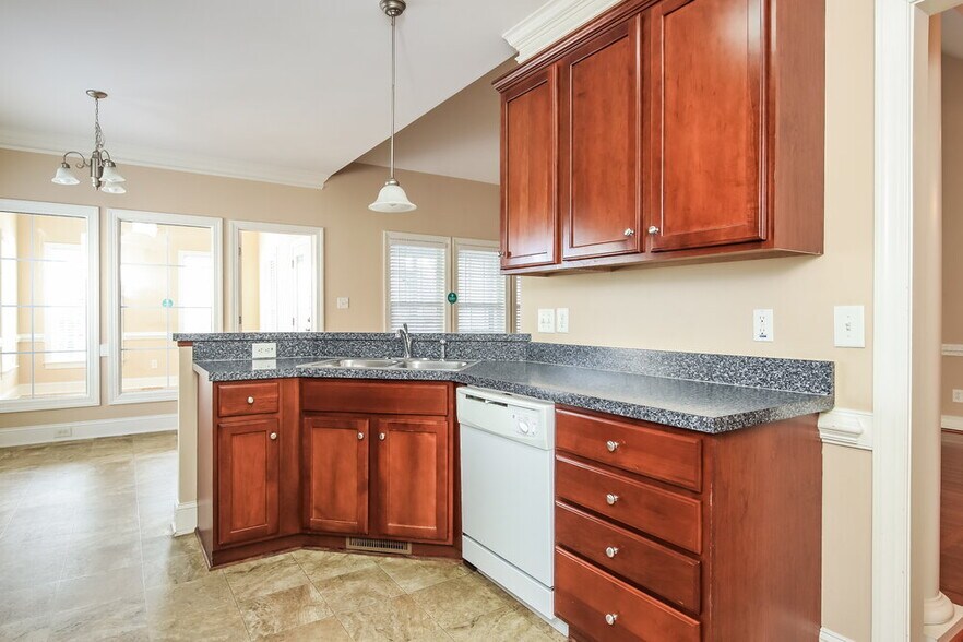 Building Photo - 2012 Watsonia Dr