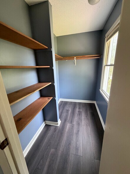 Building Photo - 3246 Woodside Ave