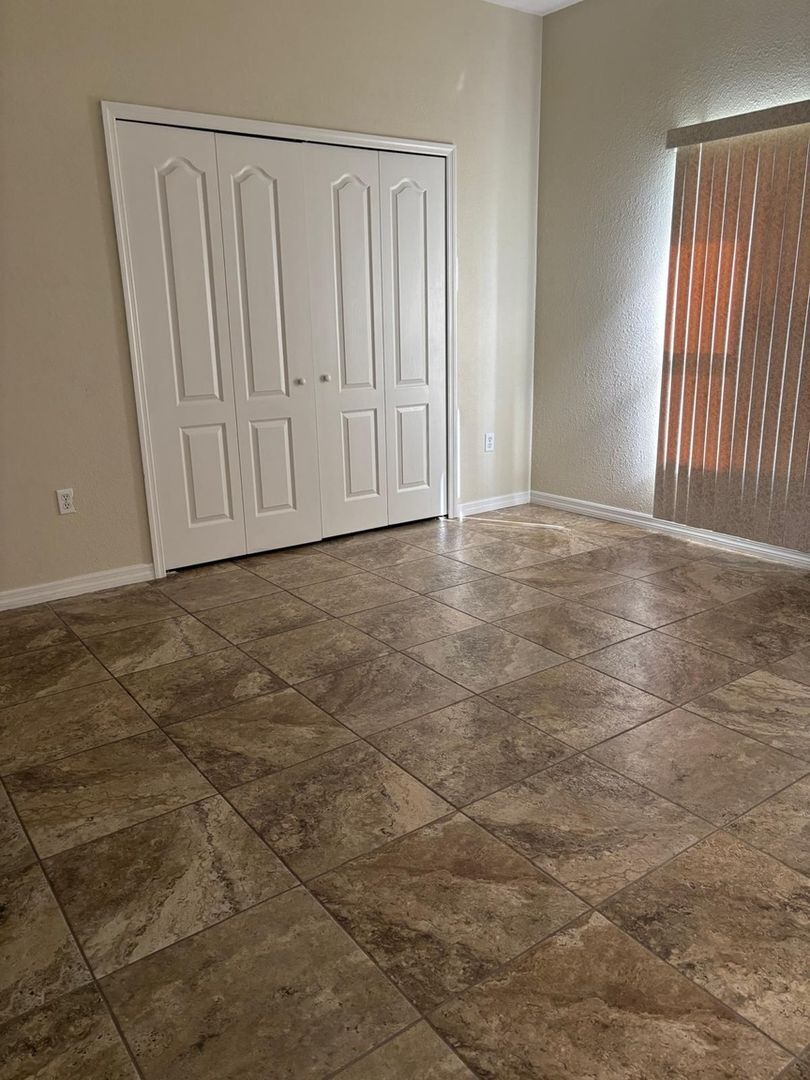 Building Photo - 616 Valencia Ct