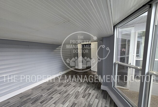 Building Photo - MOVE IN SPECIAL - 4BR/2.5BA Tampa Home | Dual Kitchen Areas, Private Bedroom & Fresh Updates