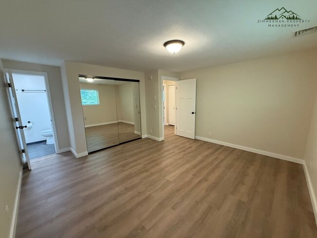 Building Photo - Updated Churchill 3 bedroom 2 bathroom Home