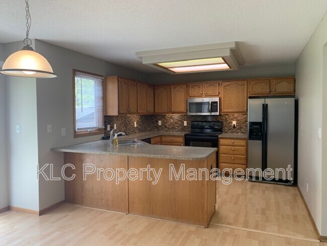 Building Photo - 15417 Ridgeview Dr