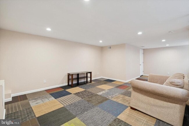 Building Photo - 70 Rickmar Ln