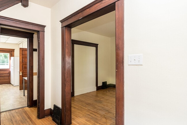 Building Photo - 112 Adams St