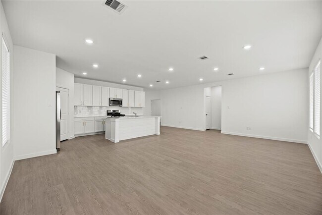 Building Photo - 16515 Mesquite Fld Dr