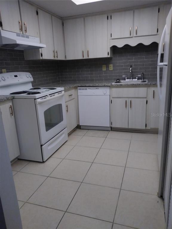 Building Photo - 510 Fairways Cir