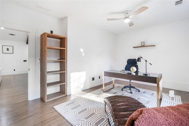 Building Photo - 507 Karen Ln