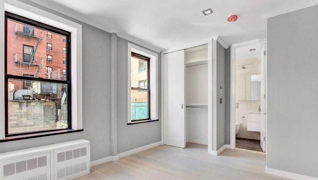 Building Photo - 213 E 26th St