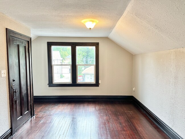 Building Photo - 603 Mill St