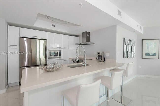 Building Photo - 200 Sunny Isles Blvd
