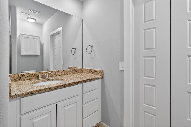 Building Photo - 2304 SW Juniper Ave