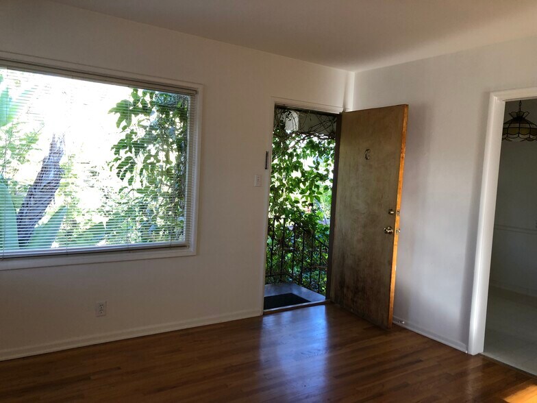 Building Photo - 834 12th St